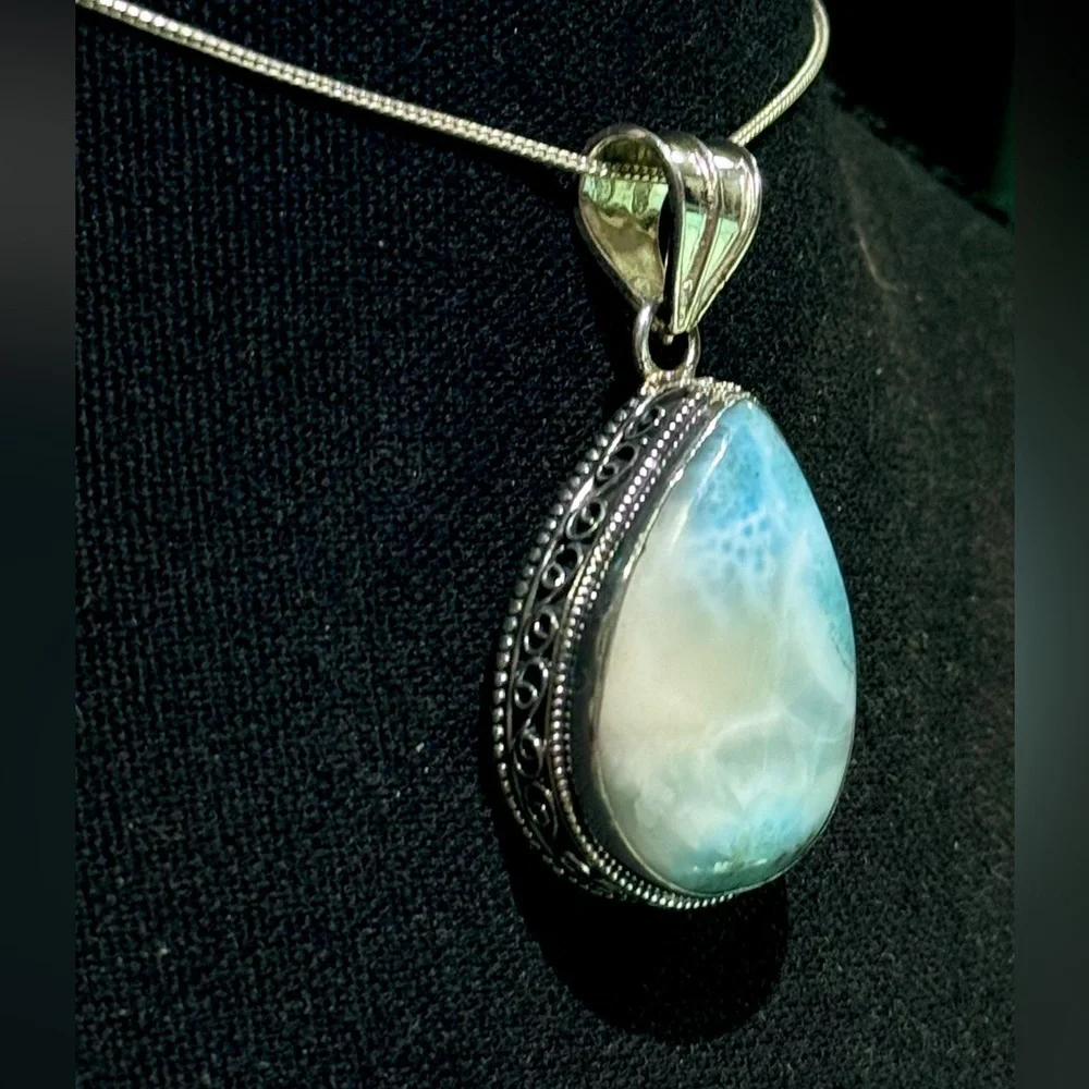 925 Sterling Silver Caribbean Blue Larimar Pendant - Picture 4 of 10